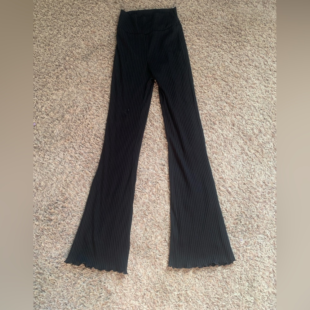Size small ribbed lettuce trim black pants